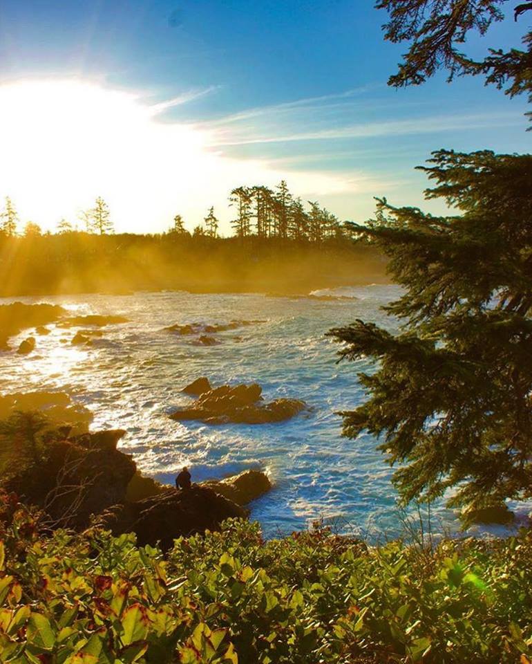 black-rock-sun-on-beach - Seaflora Skincare Pacific Ocean sunset at Drift Spa Ucluelet