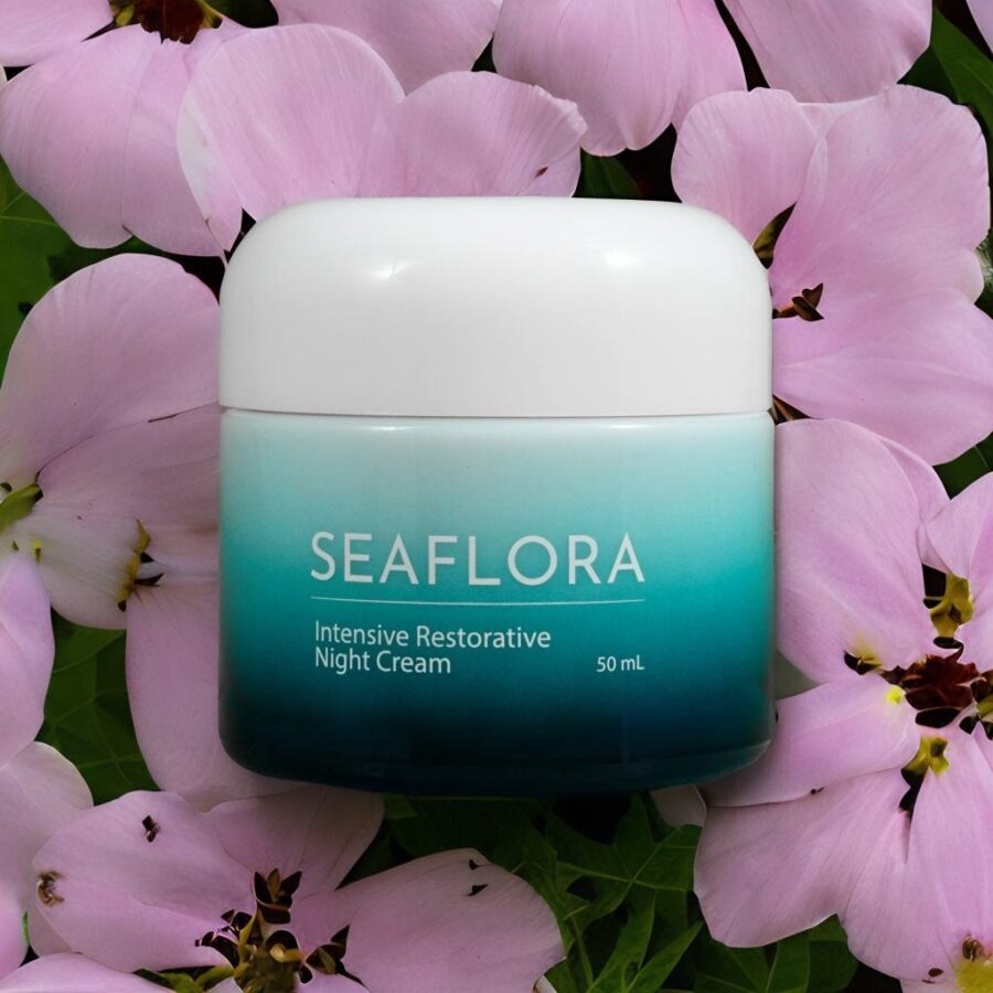 An intensive and creamy night cream created specifically to hydrate, plump, and smooth skin, reducing the signs of aging