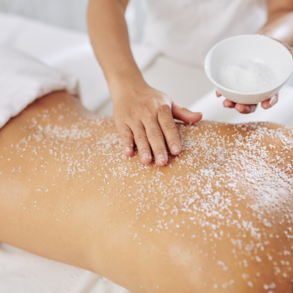 salt scrubs hydrate the skin